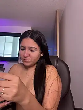 Camila sanchez25 online show from 04/26/26, 08:28