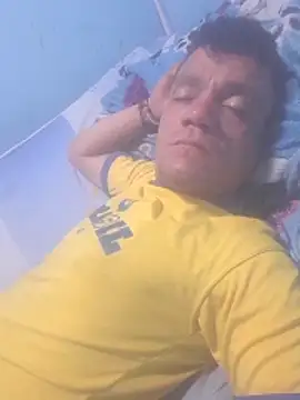 Snapshot of Almeyjose chatting on 12/18/25, 04:06 Almeyjose online show from 12/18/25, 04:06