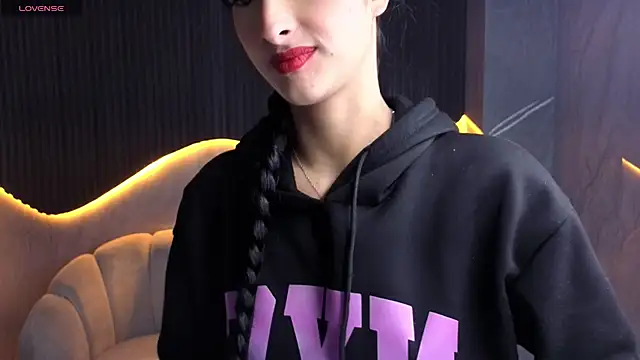 Tifany Tx online show from 05/01/26, 12:21