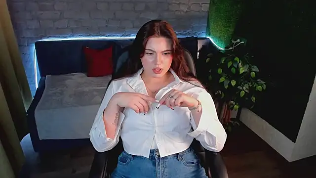 Avery Flores online show from 12/17/25, 09:42