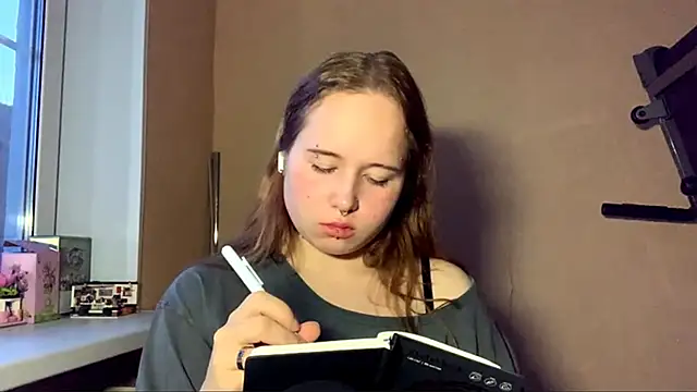 RollDols online show from 12/17/25, 09:20