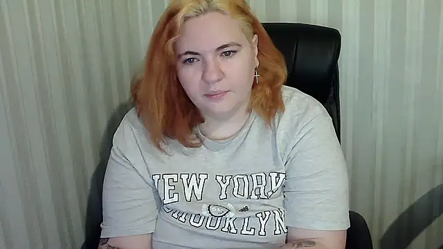 Snapshot of LissaLeon chatting on 12/16/25, 08:51 LissaLeon online show from 12/16/25, 08:51