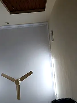 bnglrboy0886 online show from 02/18/26, 10:01