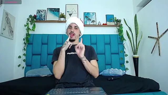 Snapshot of boy_Dirty_X chatting on 12/19/25, 05:32 boy Dirty X online show from 12/19/25, 05:32