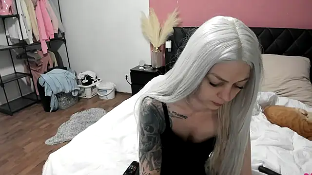 Melina Diamond online show from 12/16/25, 08:13