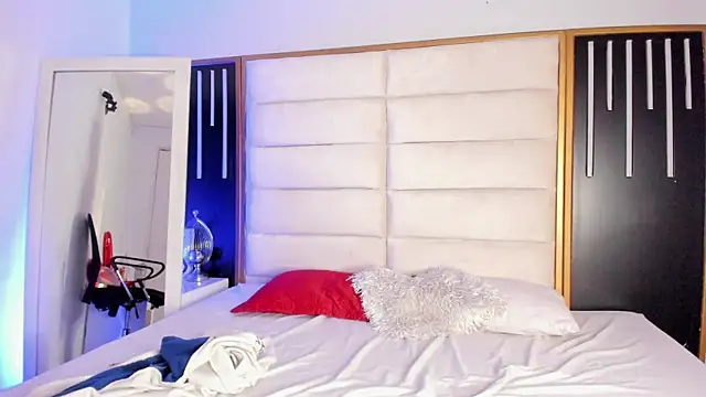 JuliMonroe19 online show from 02/20/26, 01:13