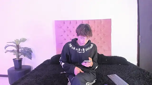 Snapshot of im_ralff chatting on 01/18/26, 08:01 im ralff online show from 01/18/26, 08:01