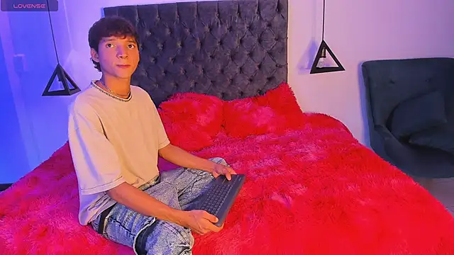 Snapshot of im_ralff chatting on 12/16/25, 07:07 im ralff online show from 12/16/25, 07:07