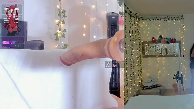 Snapshot of Sweet__Little__ chatting on 01/12/26, 01:23 Sweet Little online show from 01/12/26, 01:23