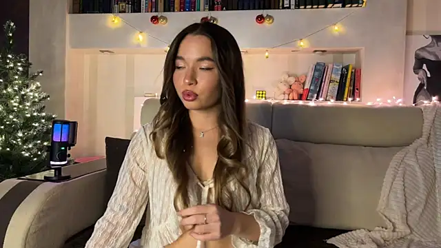 Avvechloe online show from 12/17/25, 08:47