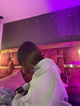 Emma pinkk18 online show from 12/17/25, 08:03