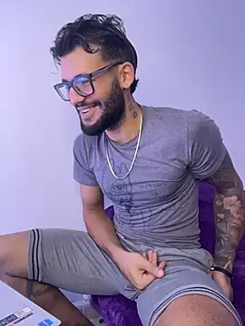 Snapshot of thedragonboyxxx chatting on 12/18/25, 04:06 thedragonboyxxx online show from 12/18/25, 04:06