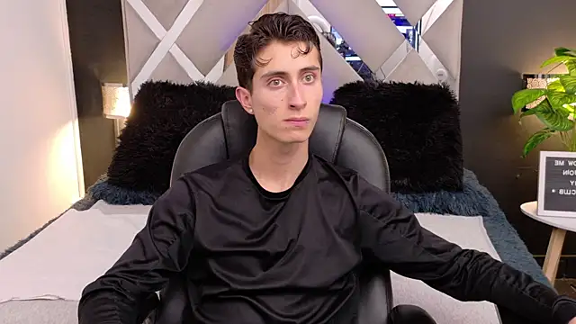 Ithan Skin online show from 01/13/26, 11:47