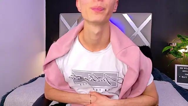 Snapshot of Ithan_Skin chatting on 12/16/25, 01:37 Ithan Skin online show from 12/16/25, 01:37