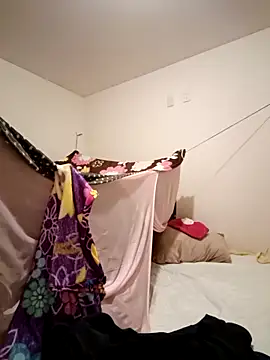 Snapshot of LUNARB23 chatting on 12/18/25, 03:11 LUNARB23 online show from 12/18/25, 03:11