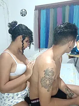 LolaAndBugs  online show from 02/05/26, 01:34