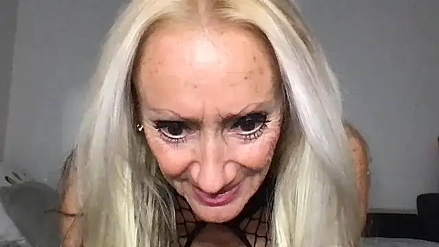 Snapshot of siennadiamond chatting on 05/12/26, 08:37 siennadiamond online show from 05/12/26, 08:37