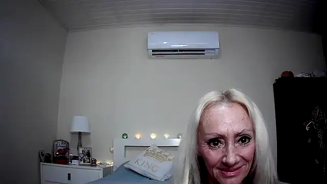 Snapshot of siennadiamond chatting on 05/28/26, 03:18 siennadiamond online show from 05/28/26, 03:18