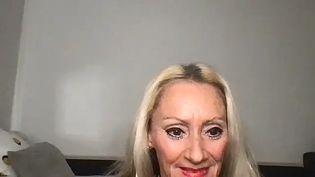 Snapshot of siennadiamond chatting on 05/09/26, 03:26 siennadiamond online show from 05/09/26, 03:26