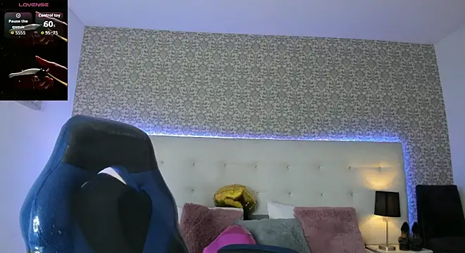 Angel swift   online show from 12/21/25, 04:03