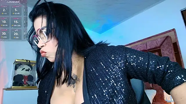 Snapshot of opalo_youns chatting on 12/16/25, 01:54 opalo youns online show from 12/16/25, 01:54