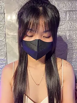 Snapshot of ___KARA___ chatting on 12/17/25, 12:59 KARA online show from 12/17/25, 12:59