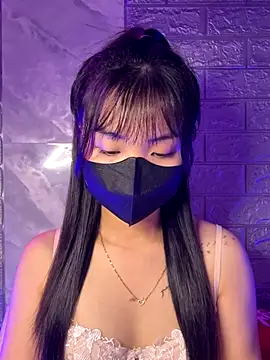 Snapshot of ___KARA___ chatting on 12/18/25, 01:22 KARA online show from 12/18/25, 01:22