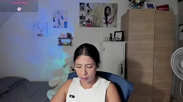 Snapshot of VEROSlen- chatting on 06/10/26, 02:13 VEROSlen- online show from 06/10/26, 02:13