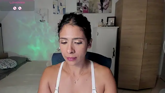 Snapshot of VEROSlen- chatting on 05/16/26, 03:49 VEROSlen- online show from 05/16/26, 03:49