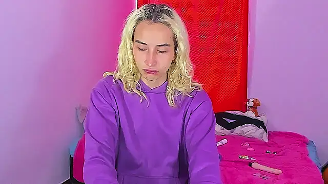 Snapshot of Elis-Darling chatting on 01/14/26, 05:05 Elis-Darling online show from 01/14/26, 05:05