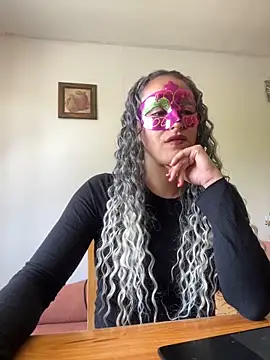 Snapshot of Rachelfrozono chatting on 12/16/25, 02:32 Rachelfrozono online show from 12/16/25, 02:32