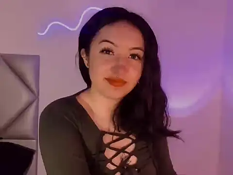 Lyra Monrroy online show from 12/22/25, 01:28