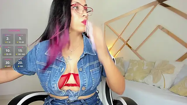 Snapshot of isa_valverde chatting on 12/19/25, 02:26 isa valverde online show from 12/19/25, 02:26