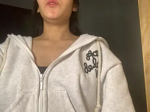 Bitsy2004 online show from 12/18/25, 04:11