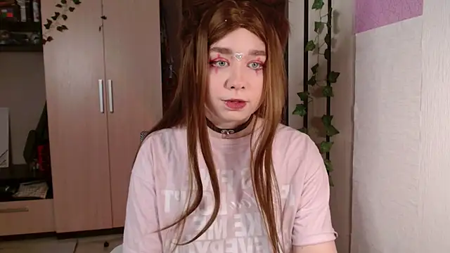 Yuly Soft online show from 12/18/25, 04:22