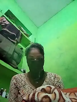 Snapshot of Uma_pande chatting on 12/17/25, 06:13 Uma pande online show from 12/17/25, 06:13