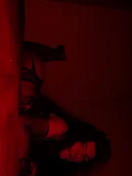 Snapshot of Hellebora chatting on 12/18/25, 12:27 Hellebora online show from 12/18/25, 12:27