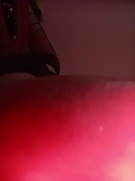 Snapshot of Hellebora chatting on 12/18/25, 12:53 Hellebora online show from 12/18/25, 12:53