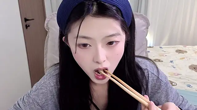 Snapshot of Koikoi___ chatting on 02/25/26, 12:38 Koikoi online show from 02/25/26, 12:38