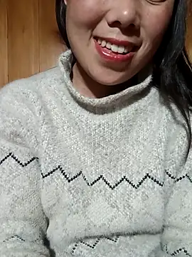 Snapshot of Chloe-ee chatting on 02/18/26, 02:13 Chloe-ee online show from 02/18/26, 02:13