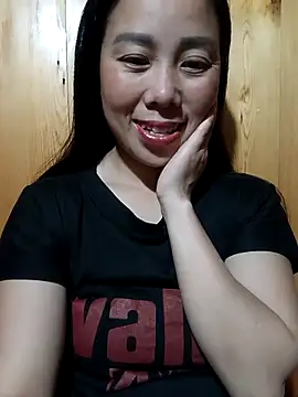 Snapshot of Chloe-ee chatting on 12/22/25, 02:33 Chloe-ee online show from 12/22/25, 02:33