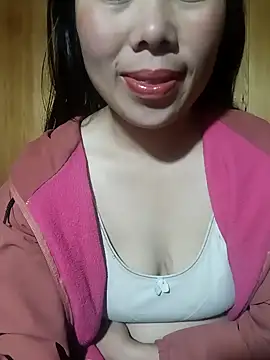 Snapshot of Chloe-ee chatting on 01/17/26, 01:09 Chloe-ee online show from 01/17/26, 01:09