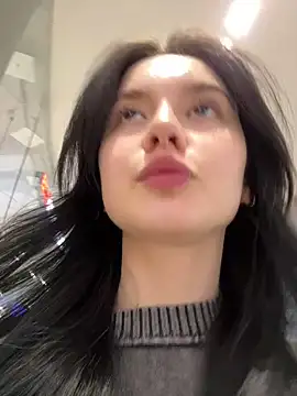 Snapshot of LumiWink chatting on 12/18/25, 02:32 LumiWink online show from 12/18/25, 02:32