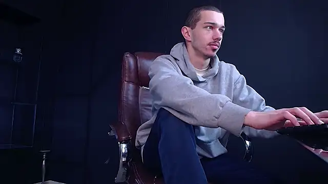 Snapshot of KaydenDrew chatting on 12/17/25, 05:23 KaydenDrew online show from 12/17/25, 05:23