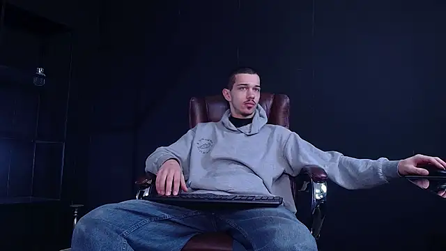 Snapshot of KaydenDrew chatting on 12/18/25, 05:23 KaydenDrew online show from 12/18/25, 05:23