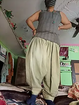 DIRTY-MOMS online show from 01/15/26, 06:17