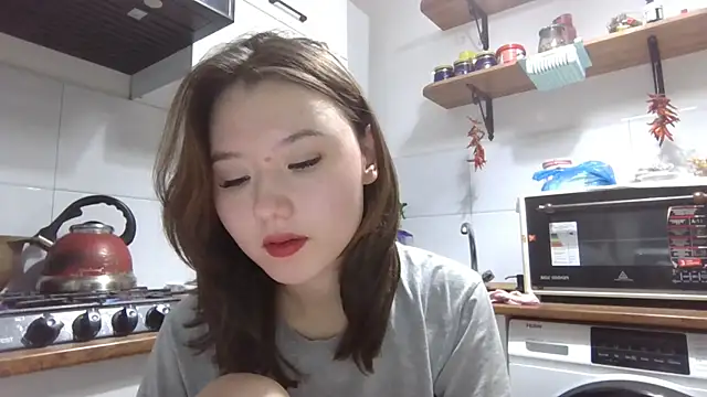 Snapshot of VelmaMaasch chatting on 12/18/25, 02:10 VelmaMaasch online show from 12/18/25, 02:10