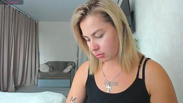Snapshot of Roxi_Joy chatting on 05/26/26, 10:24 Roxi Joy online show from 05/26/26, 10:24