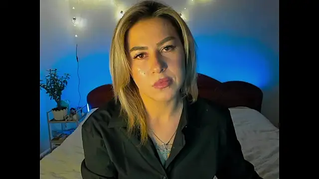Snapshot of Roxi_Joy chatting on 01/18/26, 05:27 Roxi Joy online show from 01/18/26, 05:27