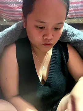 Snapshot of Thanhhuyen001 chatting on 12/18/25, 06:51 Thanhhuyen001 online show from 12/18/25, 06:51